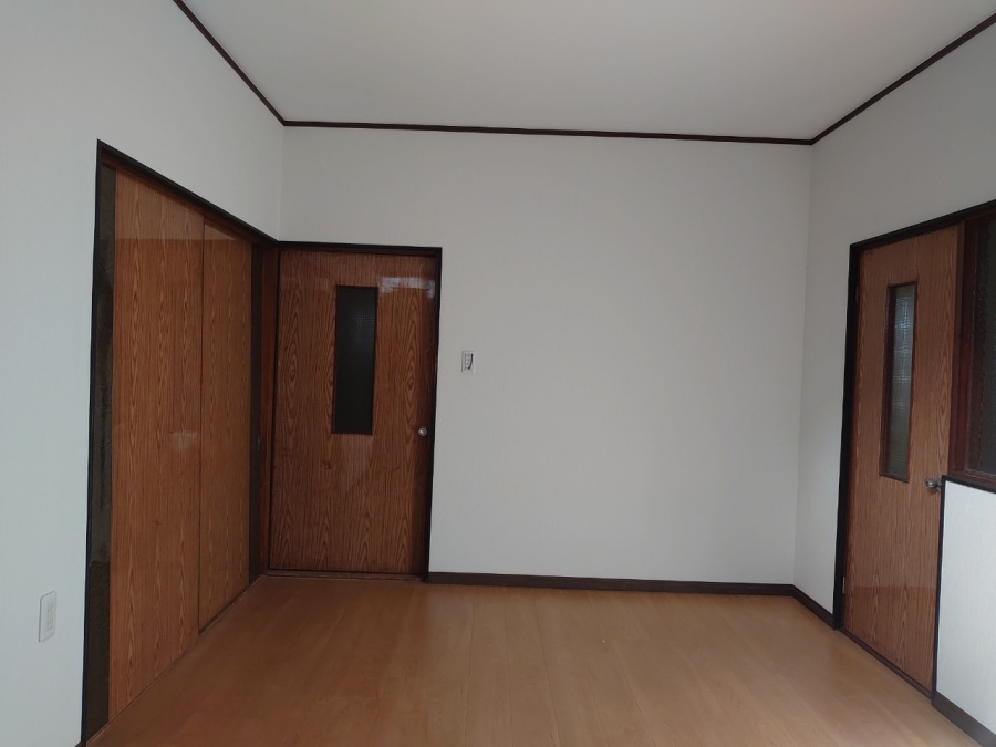 玄関リフォーム　クロス張替え　印象チェンジ　工事後