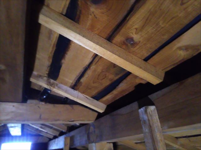 天井裏　雨漏れ箇所