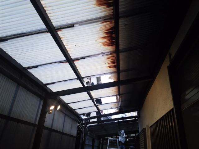 波板　破損