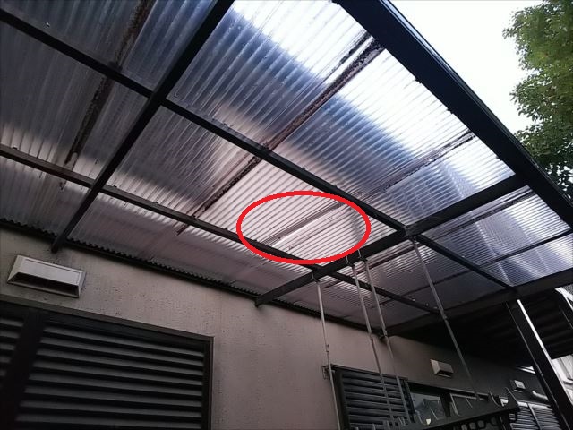波板　下から