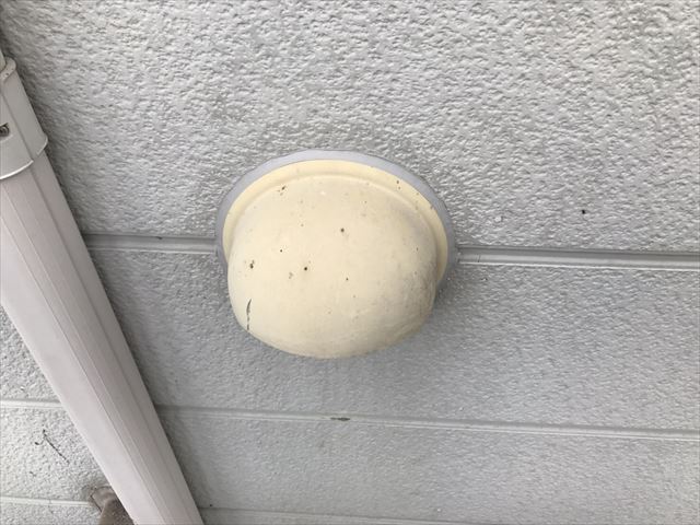 外壁塗装　ベントキャップ廻りコーキング打ち替え後