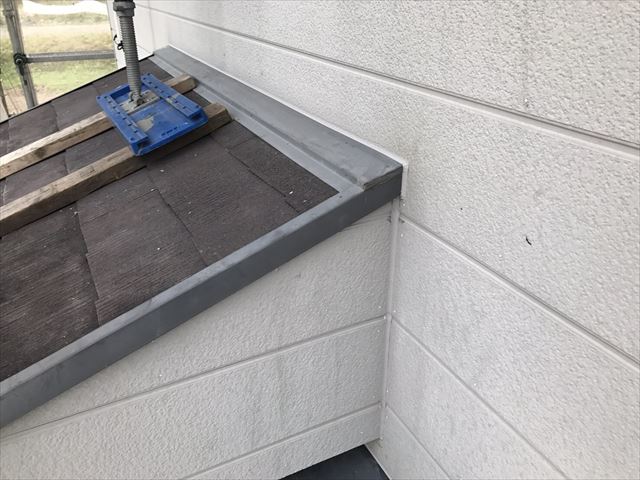 外壁塗装　庇廻りコーキング打ち替え後