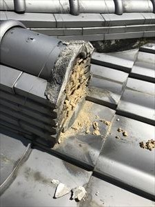 屋根　鬼瓦落下