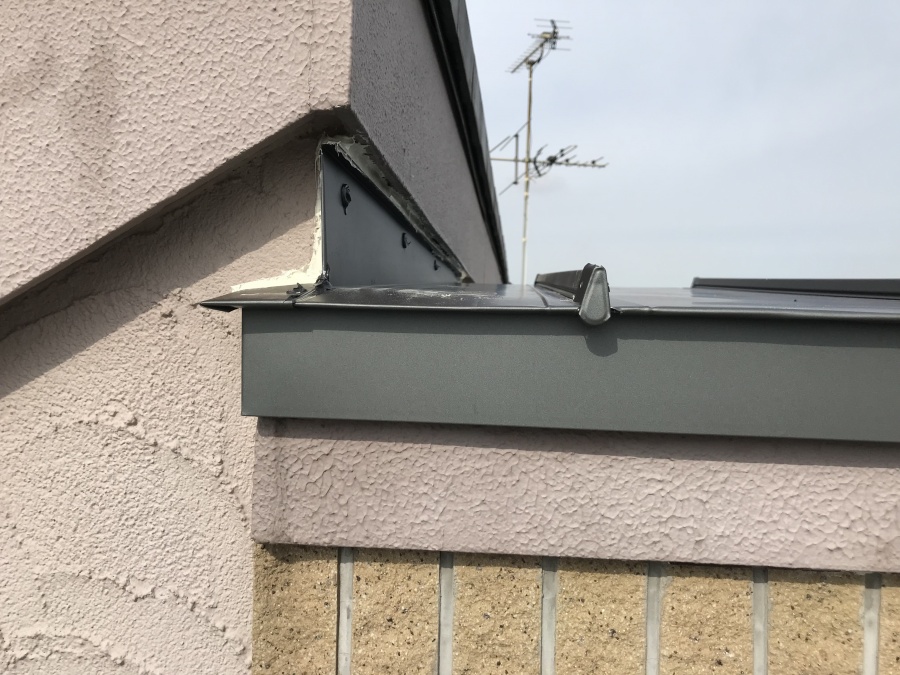 小口納まり・壁際水切りコーキング