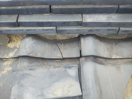 漆喰と平瓦の被害状況