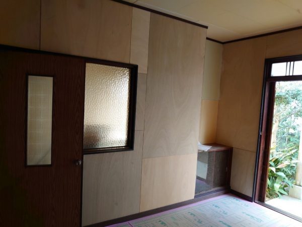 玄関　クロス張替え　リフォーム前