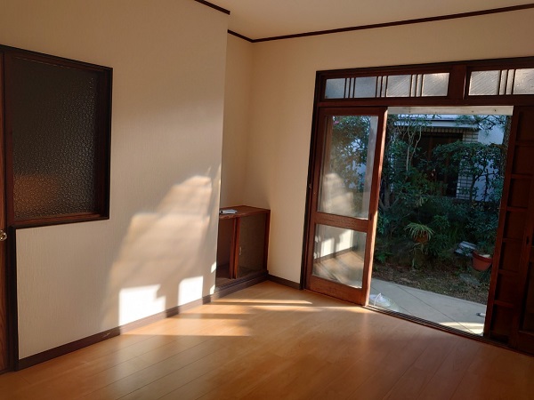 玄関　クロス張替え　リフォーム後