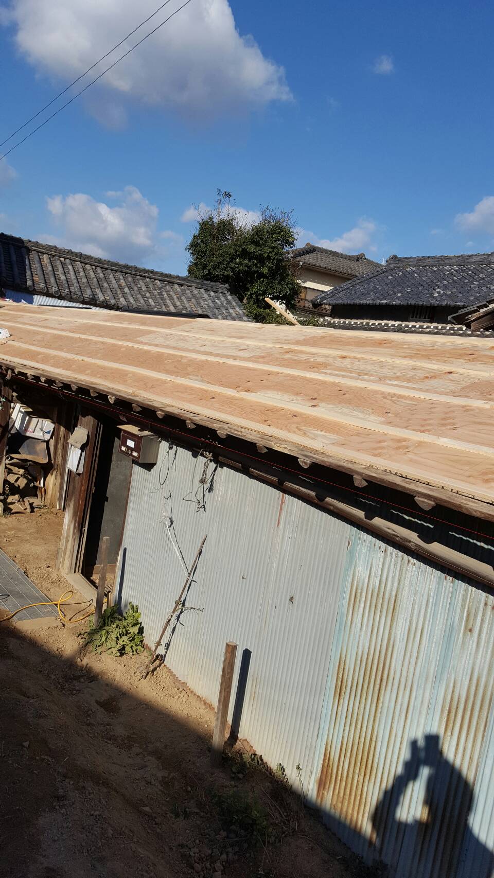 屋根　コンパネ下地完成