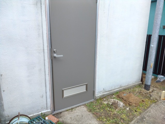 アルミ框ドア カバー工法施工完了