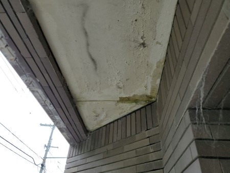 ガレージ軒天　張り替え前