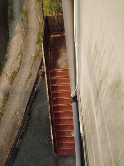 サビた鉄骨階段②