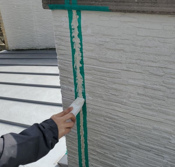 シーリング打設後の均し