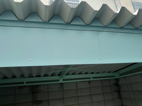 正面マグサ小壁仕舞と屋根裏