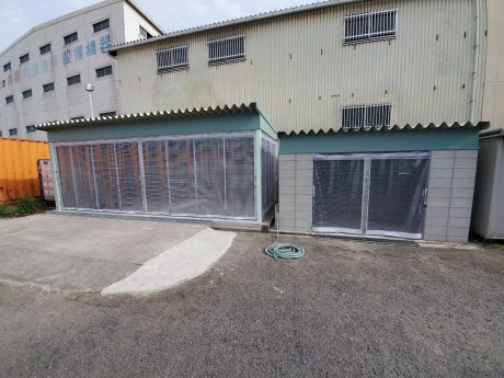 入口テントカーテン設置