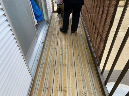 バルコニーから雨漏りの調査