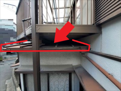 ベランダ下トタン屋根