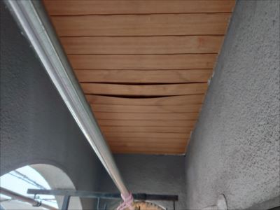 ベランダ天井雨漏り