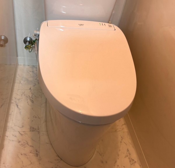 リクシルの温水便座付きトイレ