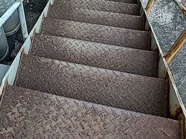 外階段踏板塗装前