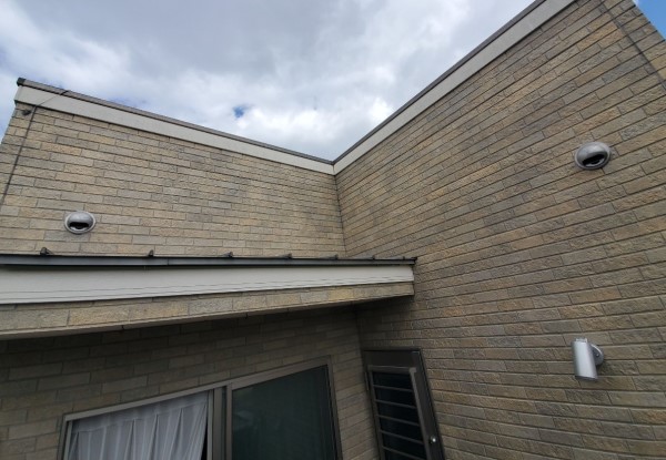 屋根裏換気扇の排気口取り付け