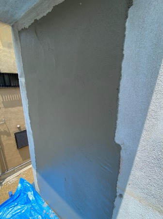 扉を塞いでモルタルで左官塗りしました