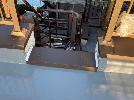 笠木取り付け完了の様子