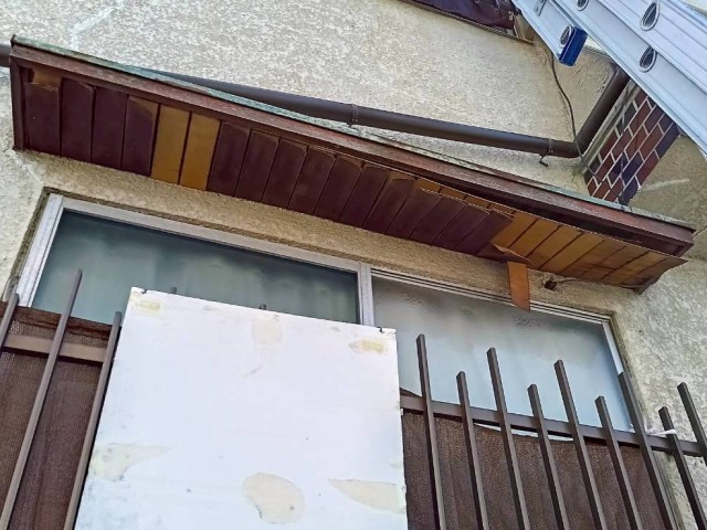 軒天　捲れ