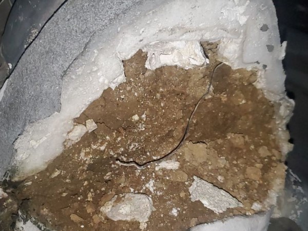 銅線が錆びて切れていました