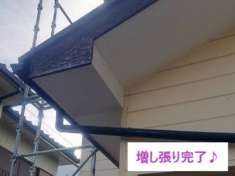 屋根修理　軒天の増し張り