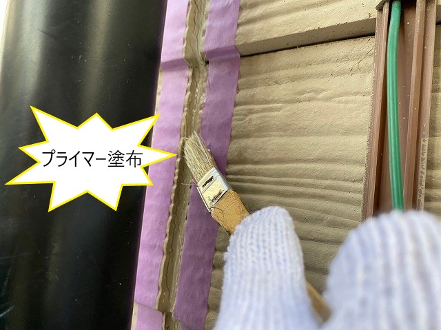 初めての外壁塗装を実施　コーキング
