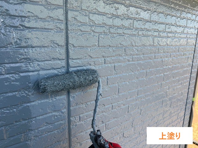 仕上げ塗料は、関西ペイント「ダイナミックTOP」を採用。