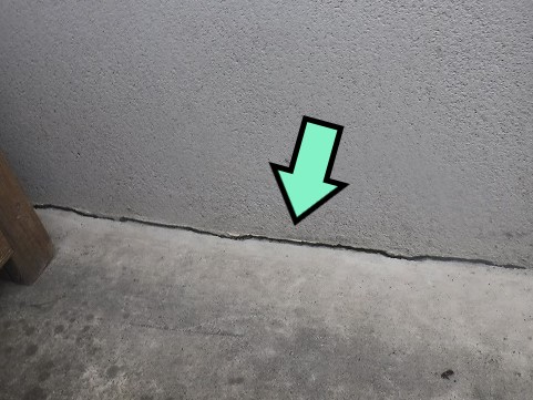 地震で発生してしまった亀裂