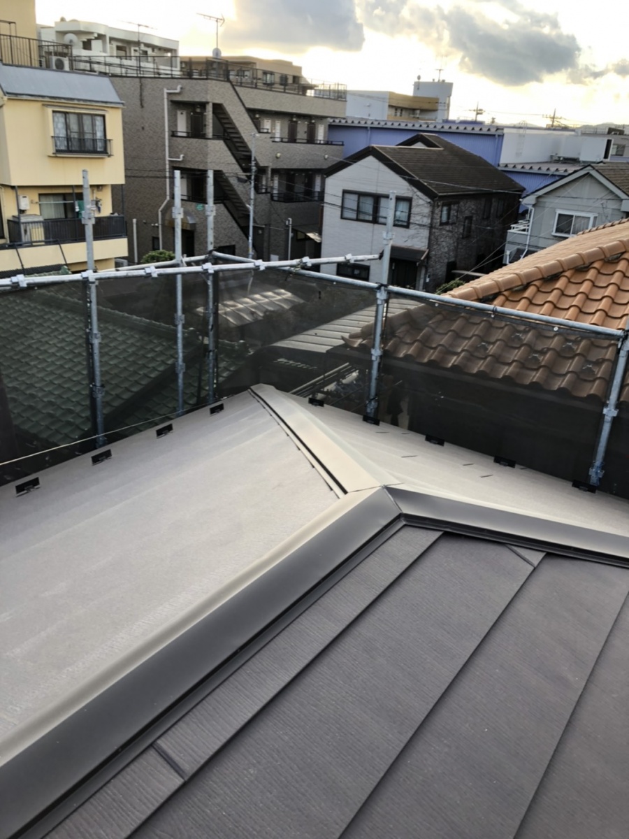 屋根工事ガルバリウム鋼板