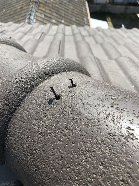 モニエル瓦　釘浮き