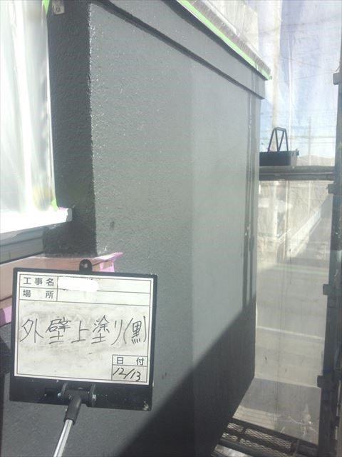 外壁上塗り中