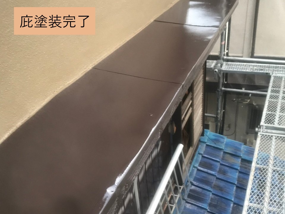 庇の塗装　雨樋と色を合わせて