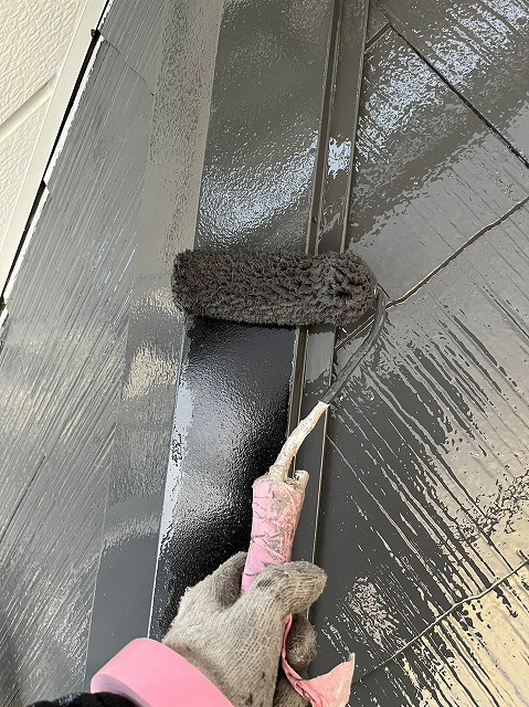 棟板金を塗装します