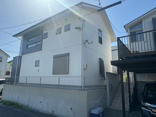 天白区　屋根カバー工事と外壁塗装工事が完成した住宅の外観