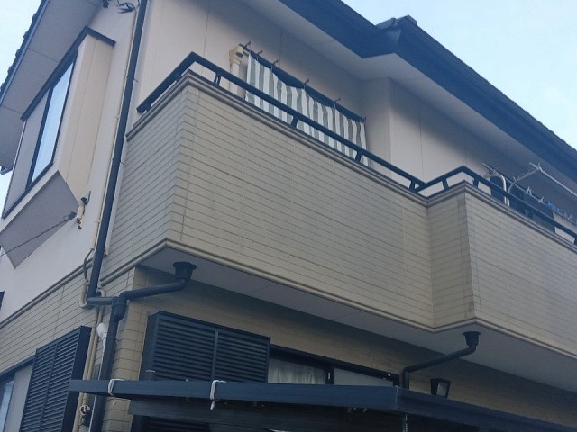 反りやコーキング切れなどの著しい劣化を確認した住宅の定期点検