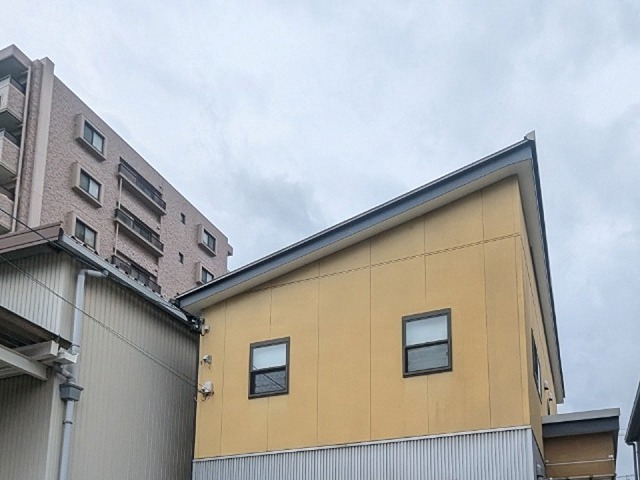 外壁塗装工事を行う雨漏りが発生した住宅