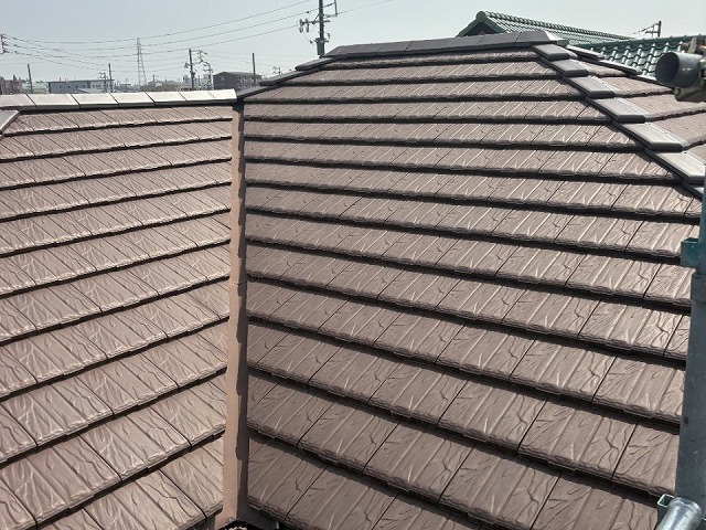 外壁塗装工事の谷板金への塗装工程