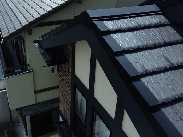 板金役物と瓦役物との取り替え改修工事のケラバ部施工前状況