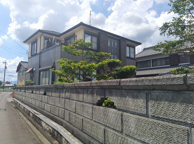 外壁調査を行う住宅の外観