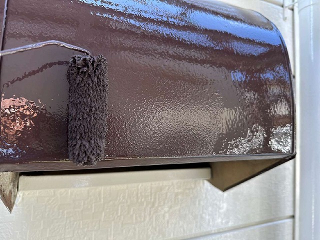 劣化していた換気フードにローラー塗装