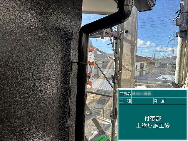 竪樋に対して行った雨樋塗装工事の完成後状況