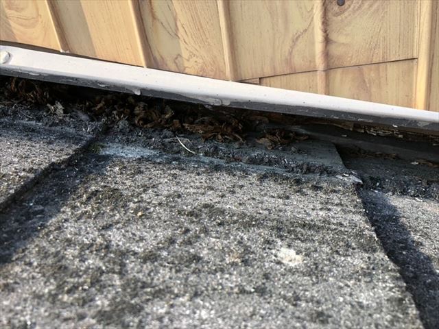 飛ばされた古いスレート屋根のカバー工事