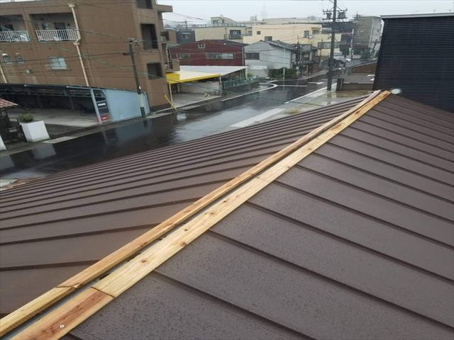 瓦の葺き替え施工中