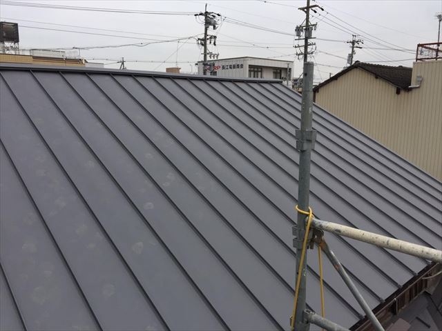 雨漏りしている瓦屋根