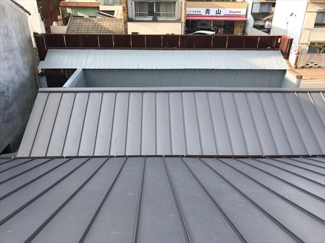 雨漏りしている瓦屋根