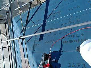 塗装したてのスレートのカバー工事